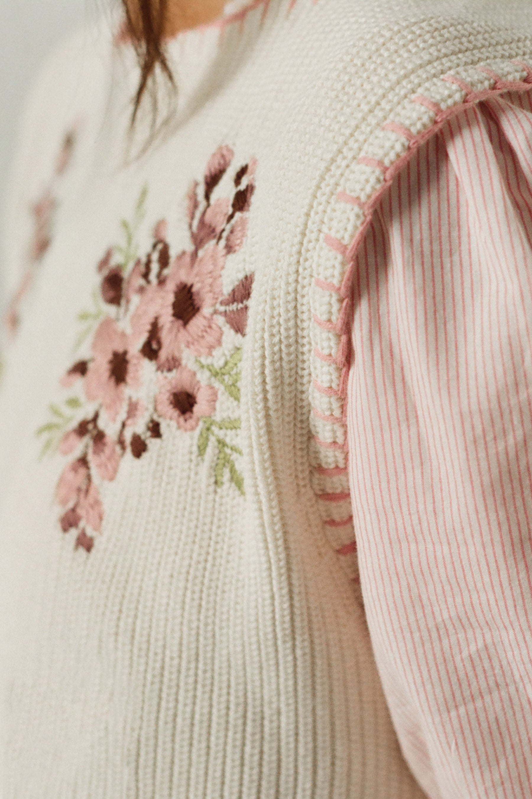 Clara Vest in Oat