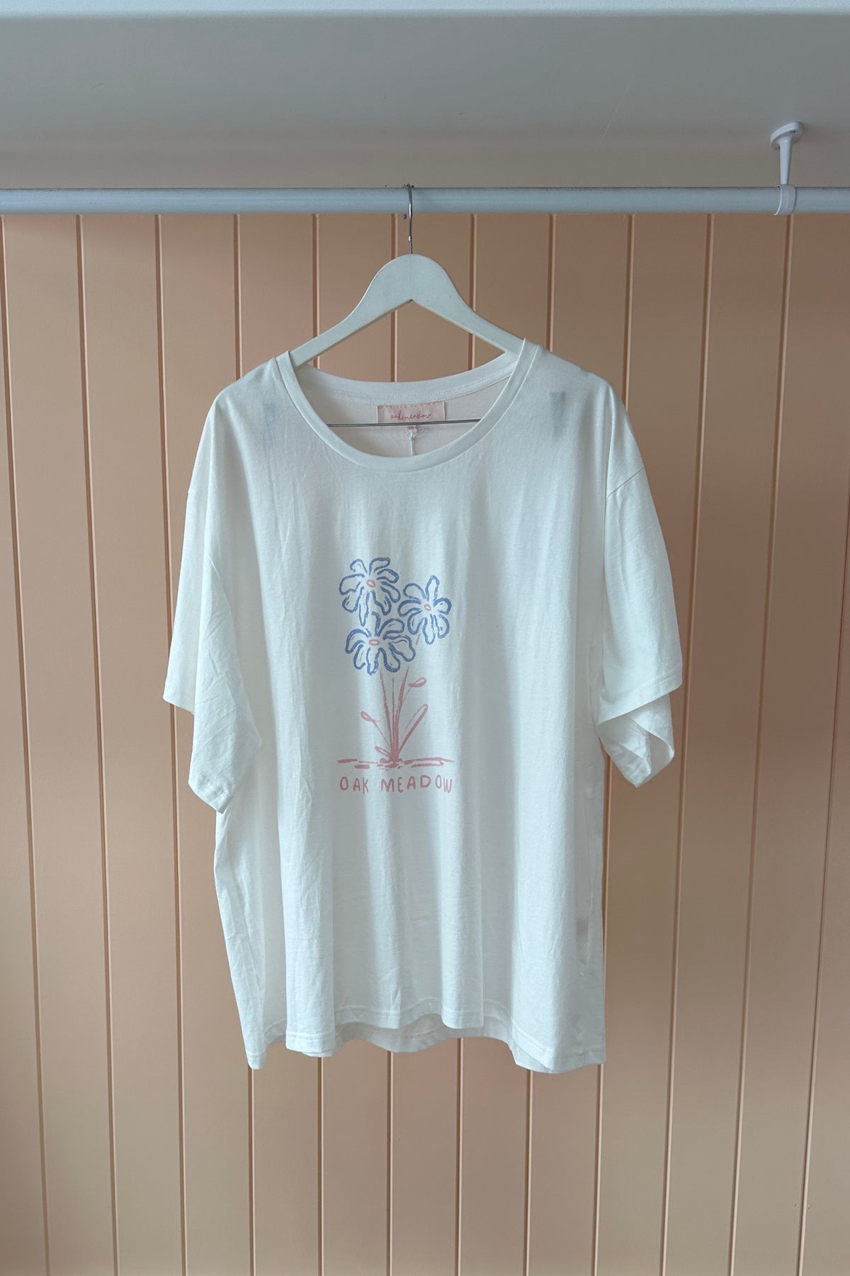 Oak Meadow Signature Tee in Pearl