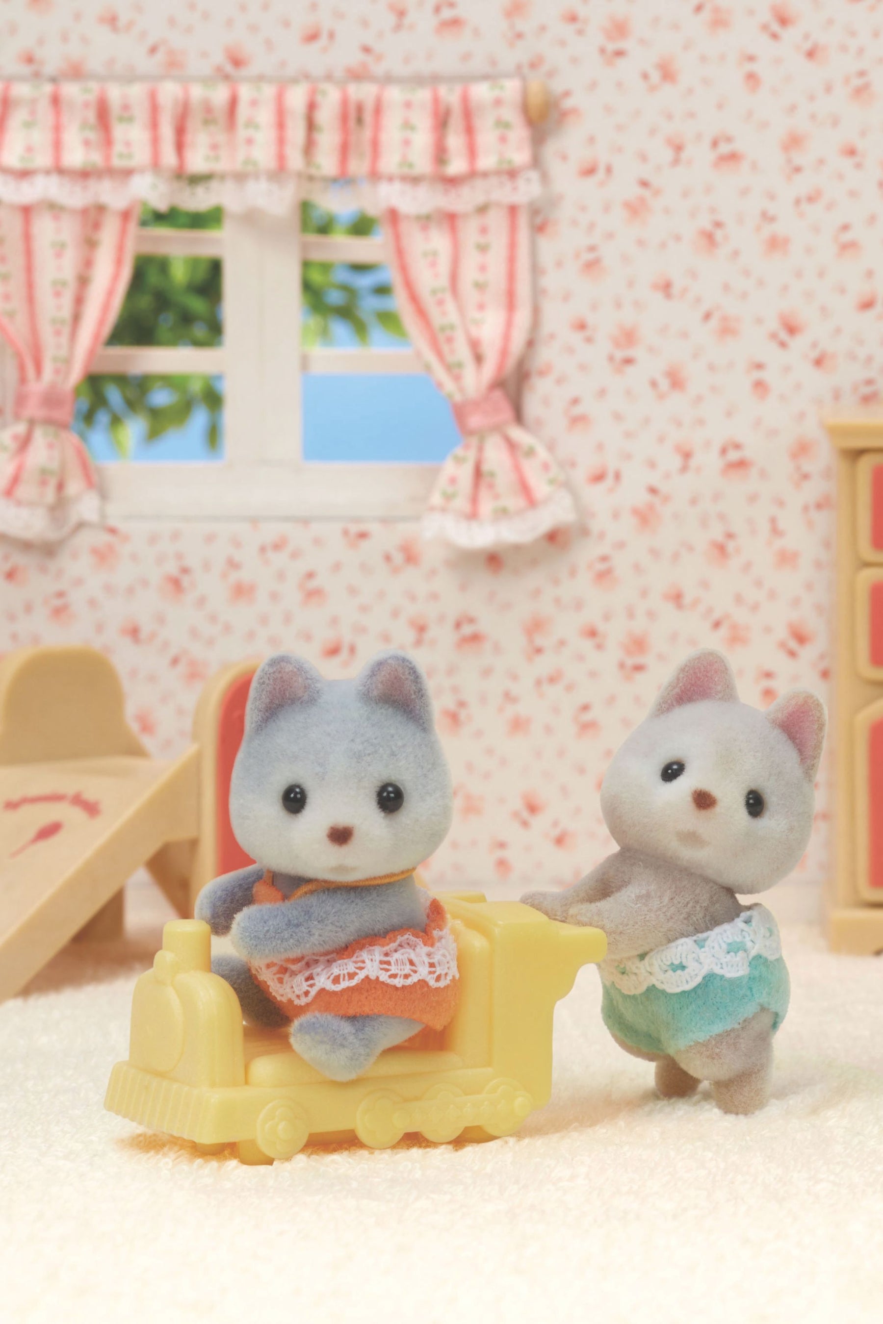 Sylvanian Families ~ Husky Twins