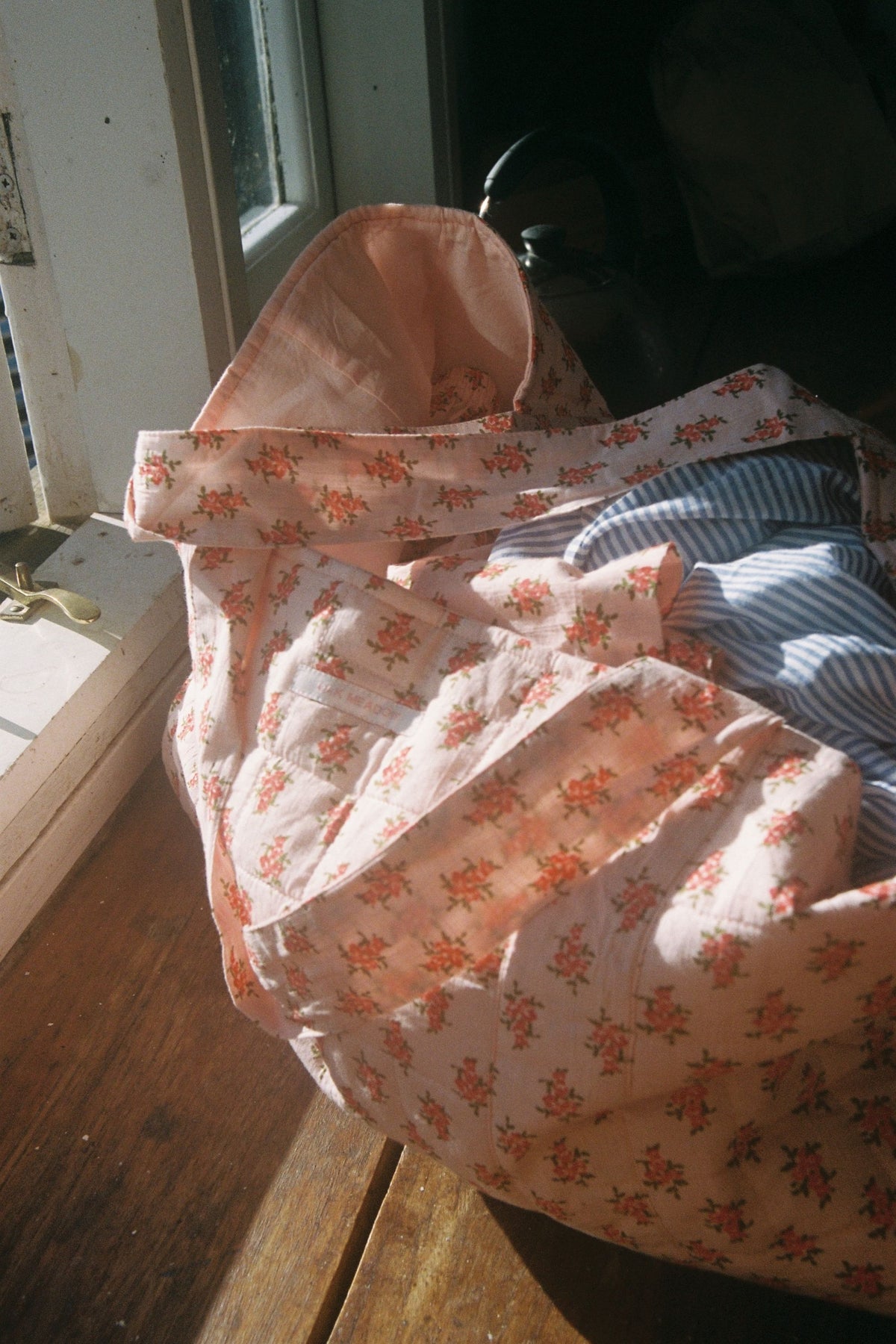 Oak Meadow Travel Bag in Strawberry Thistle